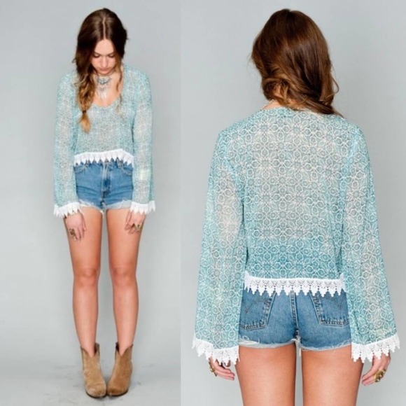 SHOW ME YOUR MUMU Chappell Top Lace Bell Sleeve Cropped Size Medium - Picture 5 of 9